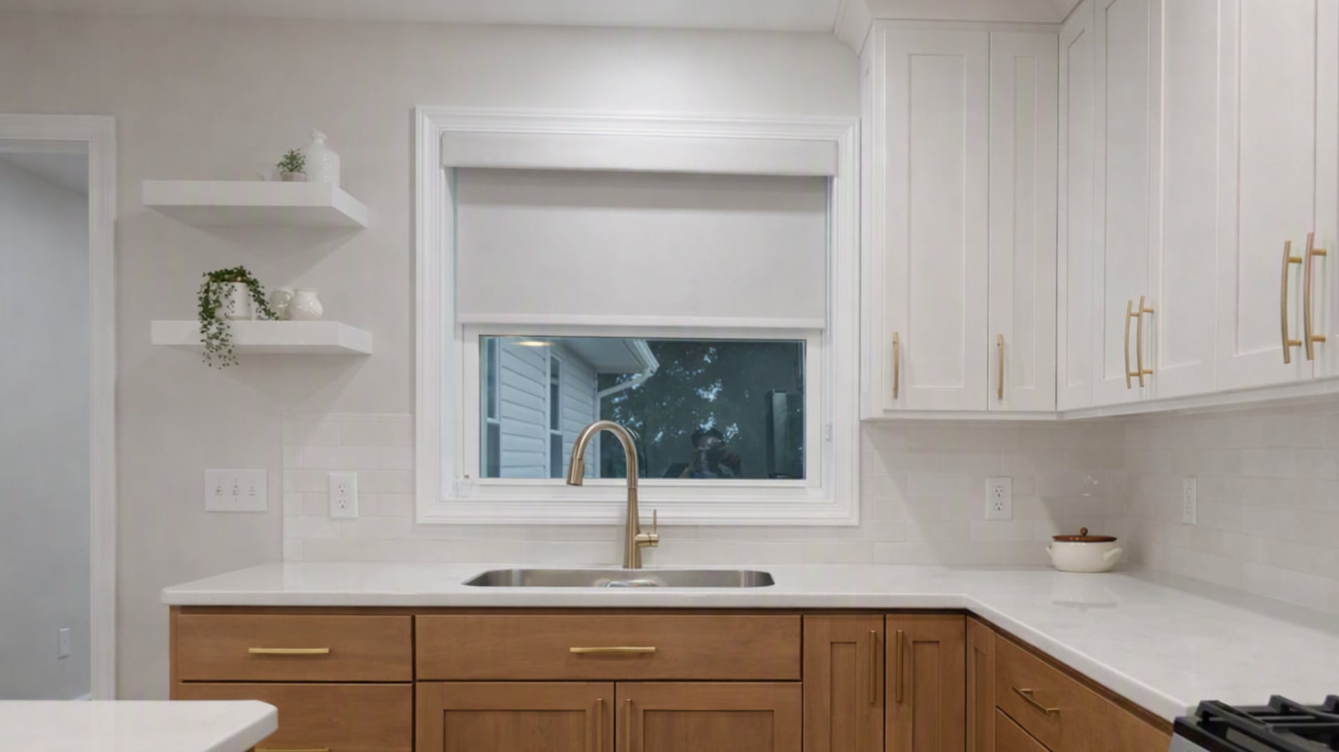 roller blind with valance